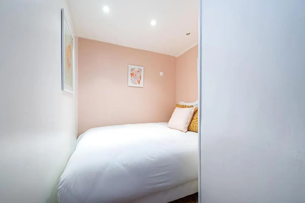 Colore Aux Portes Des Buttes Chaumont Appartement Parijs